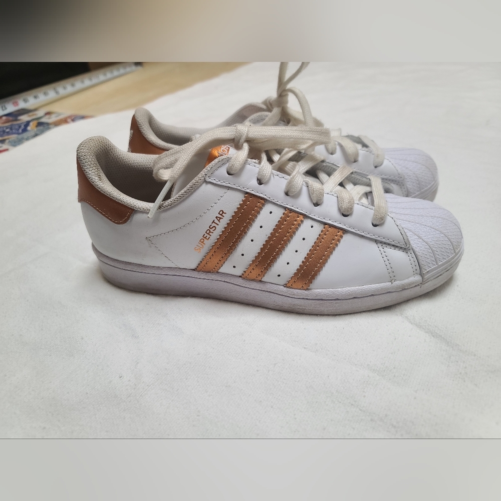 Adidas White and Gold Superstar Sneakers Size 6.5 - Picture 7 of 10